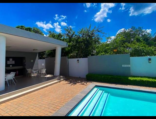 2 BEDROOM APARTMENT FOR SALE IN BRYANSTON
